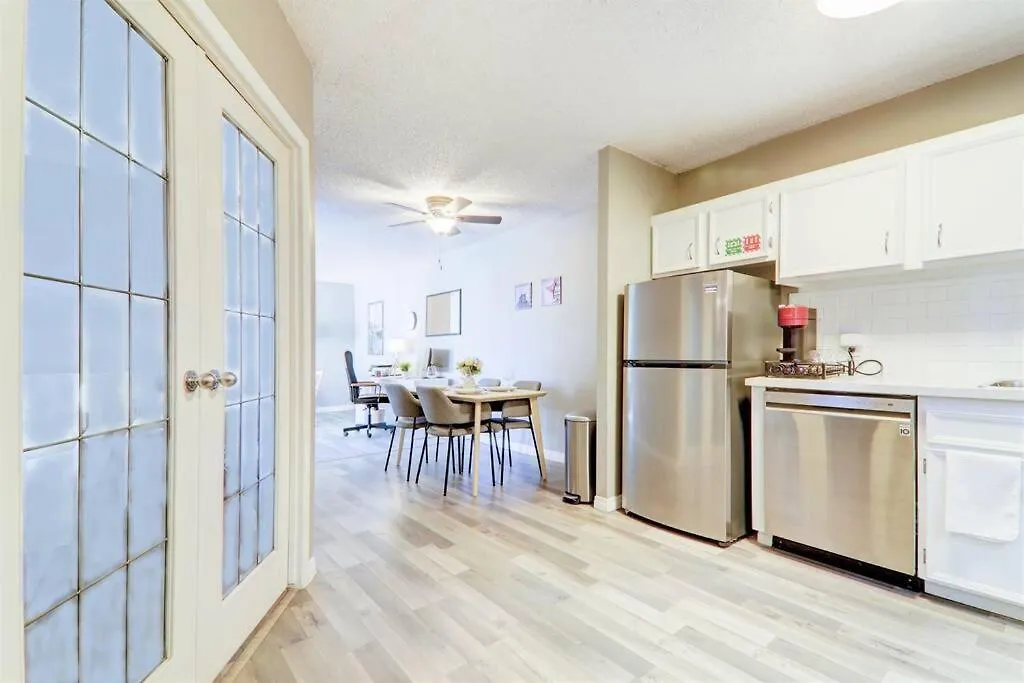 YYC Roomy Top Floor At Stampede W Free Parking And Ac