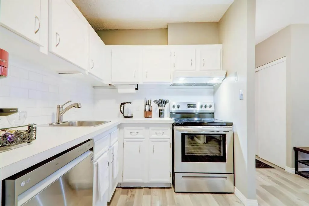 YYC Roomy Top Floor At Stampede W Free Parking And Ac 0*,